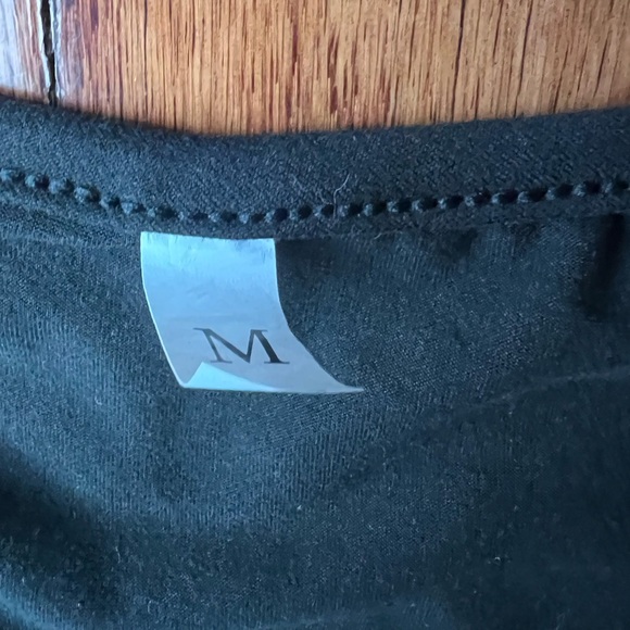 Chic Black Garment Size M - Picture 4 of 4